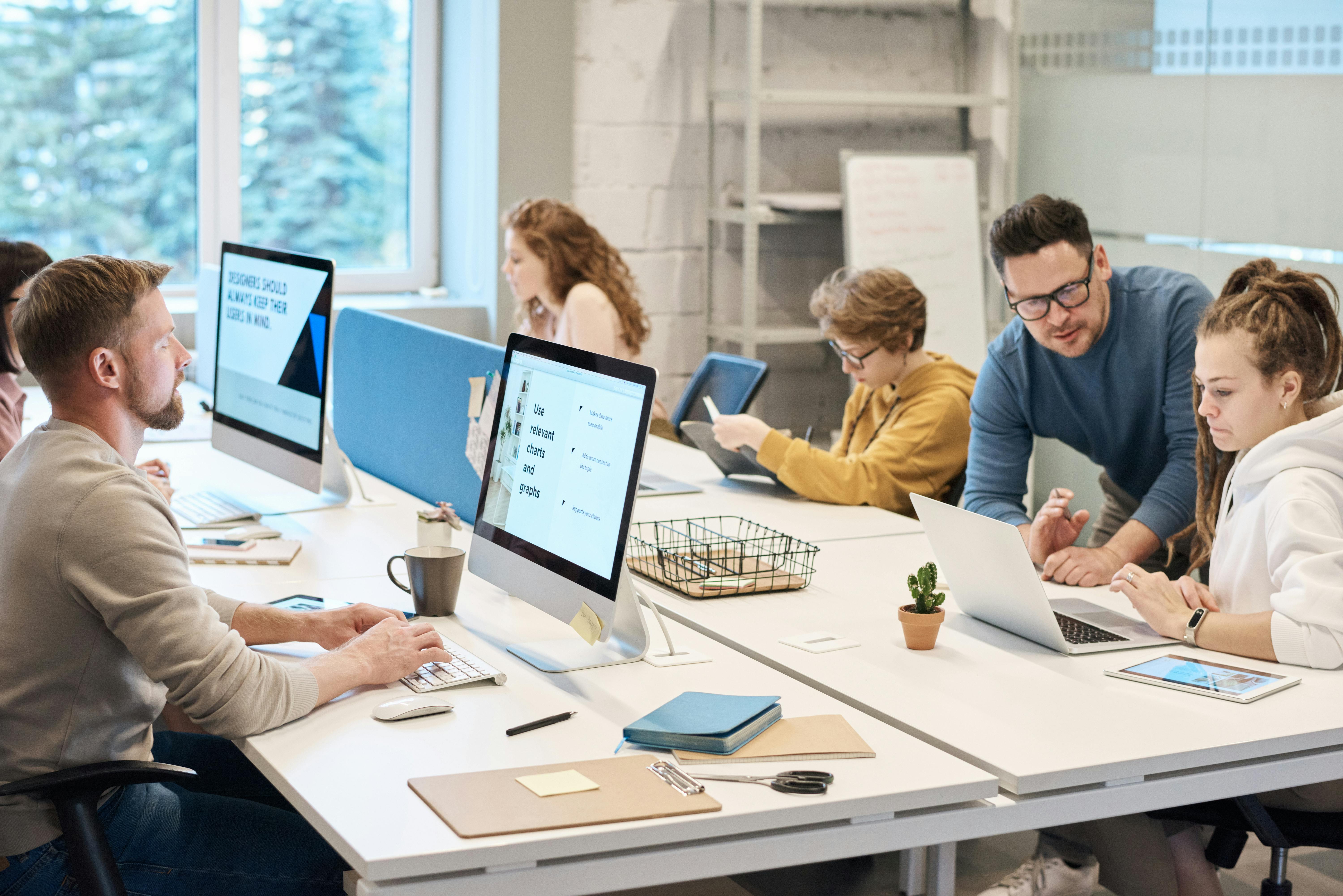 El equipo de GPVManager trabajando en la plataforma